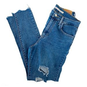 LEVI’S • 720 Highest Rise Super Skinny Destroyed